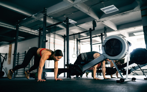 波比跳英文burpees怎麼做 全身燃脂運動好處與正確姿勢教學