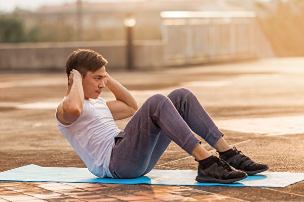 仰臥起坐英文Sit-ups正確做法 腹肌訓練動作指導與次數建議