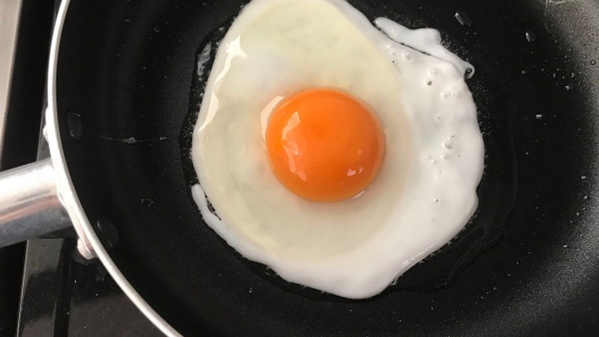 太陽蛋怎麼煎才漂亮 Sunny-side up完美半熟蛋料理技巧教學