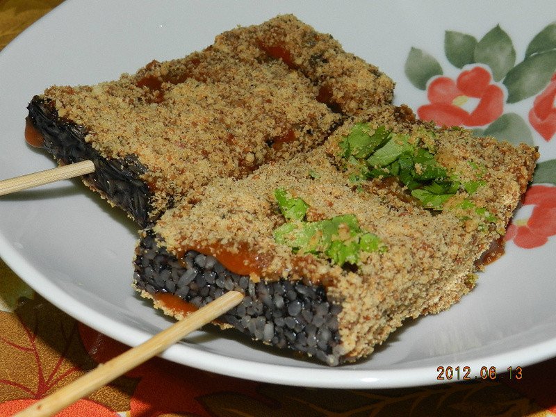 豬血糕英文怎麼介紹？Pig's Blood Cake翻譯與口感描述