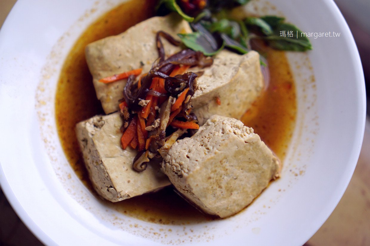 臭豆腐的英文 Stinky Tofu 台灣夜市小吃介紹與評價