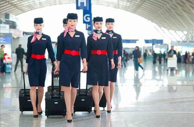 空服員英文是Flight Attendant？空姐空少職稱演變