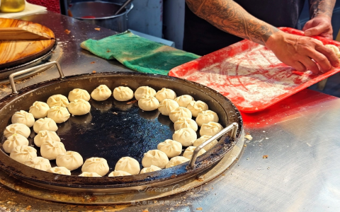水煎包英文Pan-fried Bun 介紹台灣傳統早餐美食