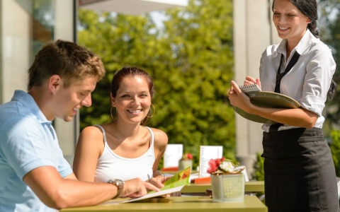 是我的英文怎麼說 It is mine與It is on me請客用法差別