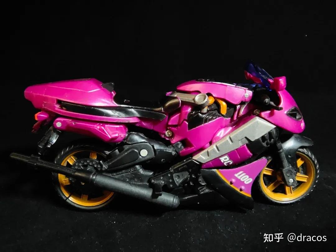 變形金剛摩托車 Arcee 角色介紹與電影登場車款原型
