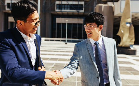 See you around 中文意思是什麼？道地口語道別用法與情境